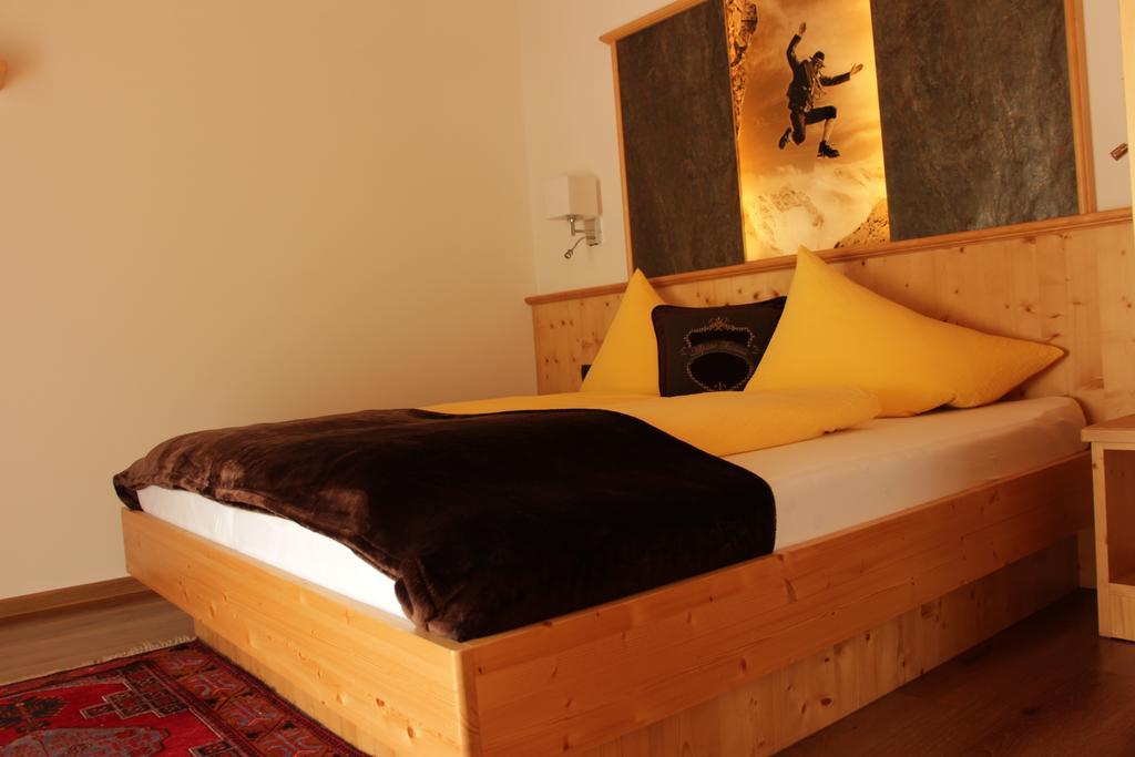 Haus Hintertux Hotel Buitenkant foto